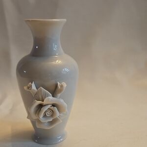 Princess House porcelain bud vase in white with 3D roses.